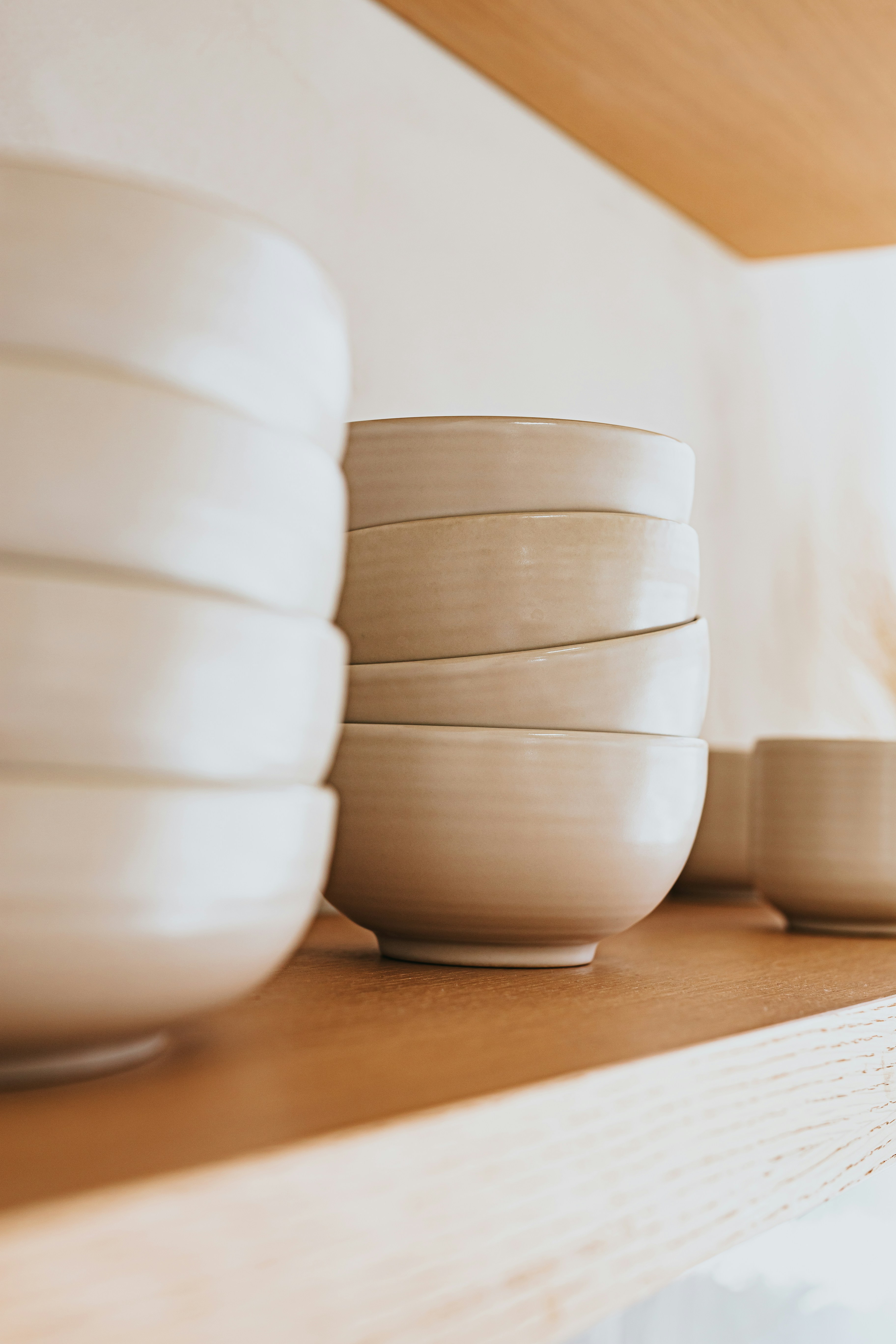 Set of nesting mixing bowls